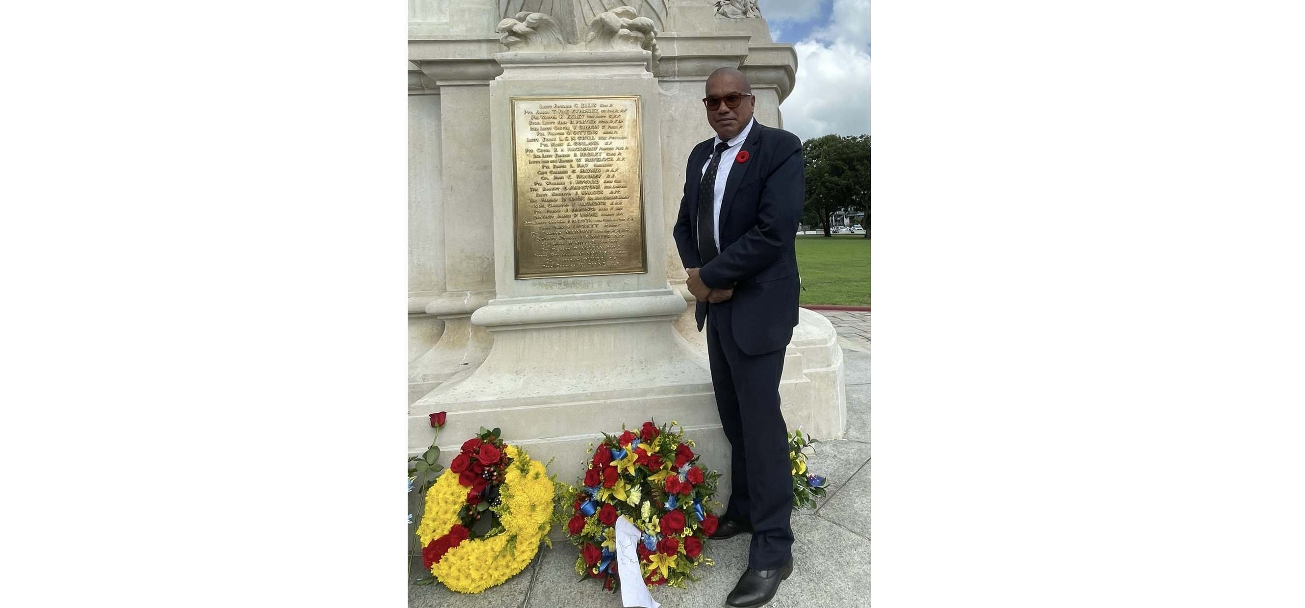 Embajador de Colombia en Trinidad y Tobago asiste a la ofrenda floral en honor al Día Nacional del Recuerdo