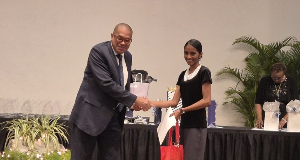 Colombia estuvo presente en ceremonia de premios de la Universidad de las Indias Occidentales, en St. Augustine
