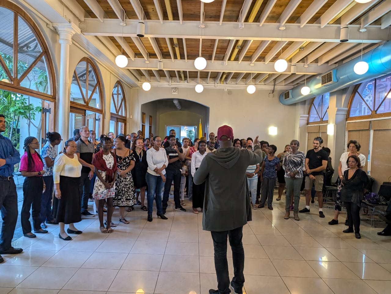 Embajada de Colombia en Trinidad y Tobago organiza clase de baile latino salsa