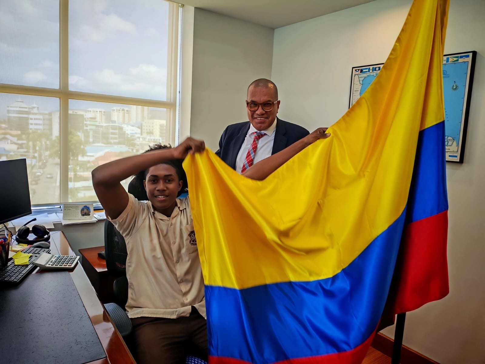 Visita de la escuela St. Joseph's College a la Embajada de Colombia en Puerto España