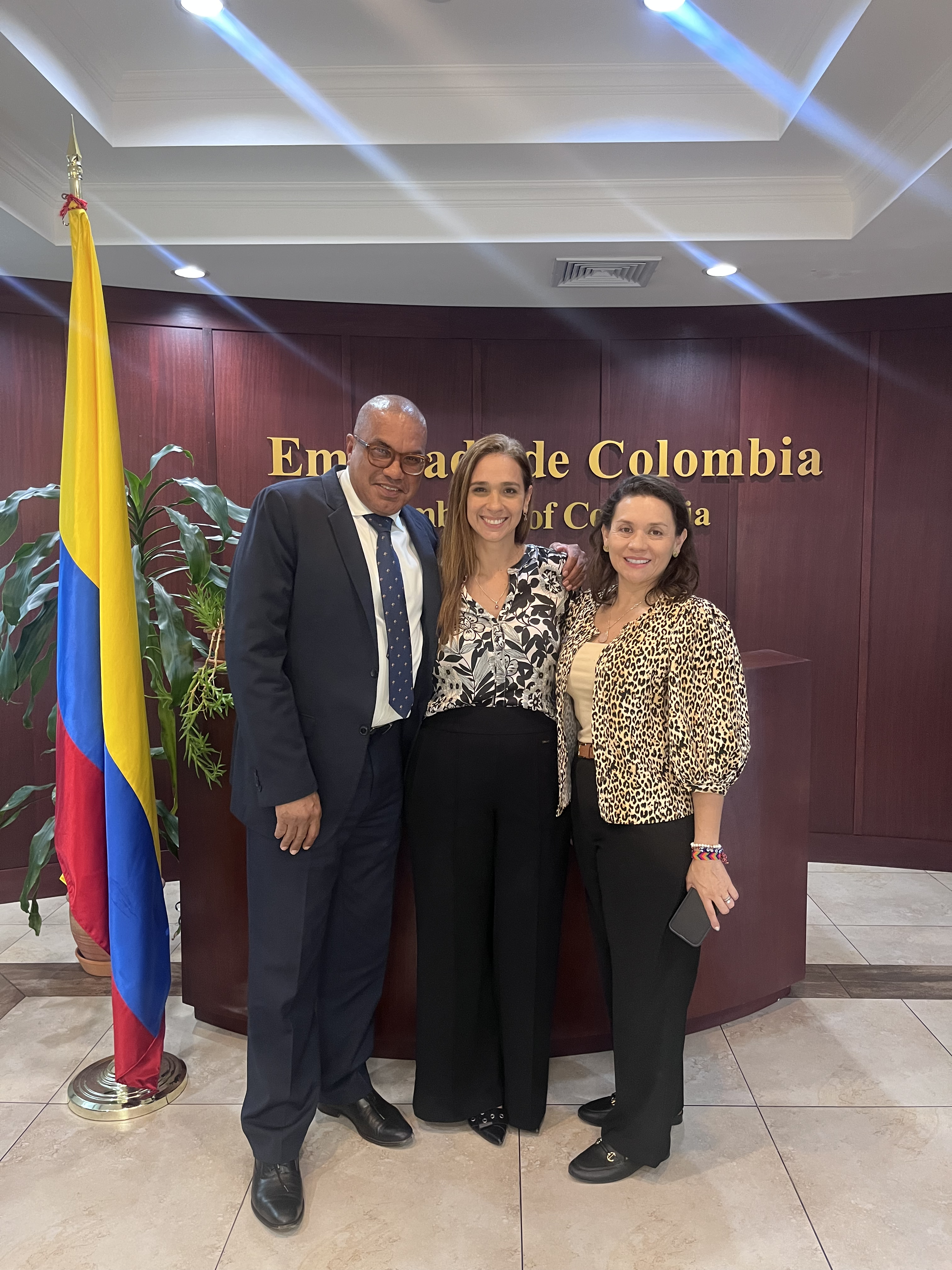 Reunión entre el Embajador de Colombia, PROCOLOMBI y SURA Colombia