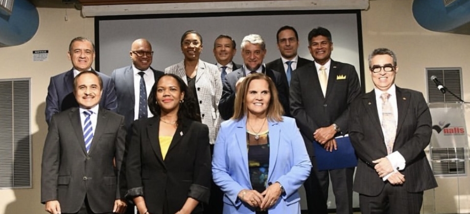 Embajada de Colombia se une a la conmemoración del Día del Idioma Español en Trinidad y Tobago 2025