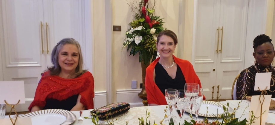 Embajadora de Colombia en Trinidad y Tobago asiste a la cena anual para los jefes de misión en la President´s House