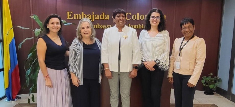 Equipo de la Embajada de Colombia y Procolombia en Trinidad y Tobago se reúne con las directivas de la Cámara de Comercio de Fyzabad