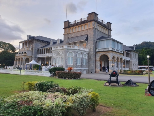 El arquitecto restaurador colombiano Max Ojeda, lideró la restauración de la casa presidencial por parte de la Urban Development Corporation of Trinidad and Tobago United.