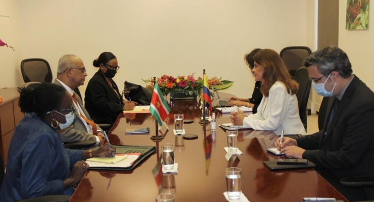 Vicepresidente y Canciller reiteró apoyo a Surinam para vigorizar las relaciones con los 15 países de la Comunidad del Caribe, con el apoyo indispensable de la OEA